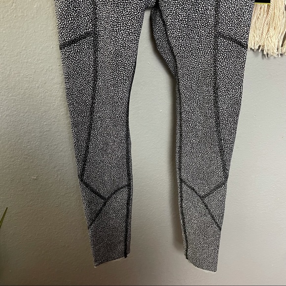 LULULEMON NWT 2 XS Tight Stuff Leggings Pants Fitness Gym workout yoga Pilates - Picture 6 of 12
